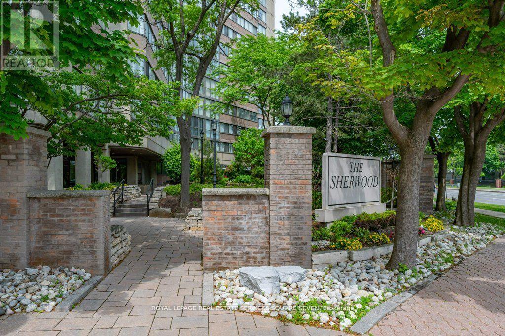 Photo 7 of 705 4235 Sherwoodtowne Boulevard, Mississauga ON