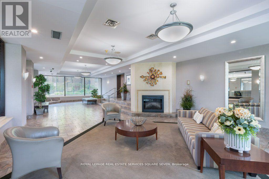 Photo 8 of 705 4235 Sherwoodtowne Boulevard, Mississauga ON