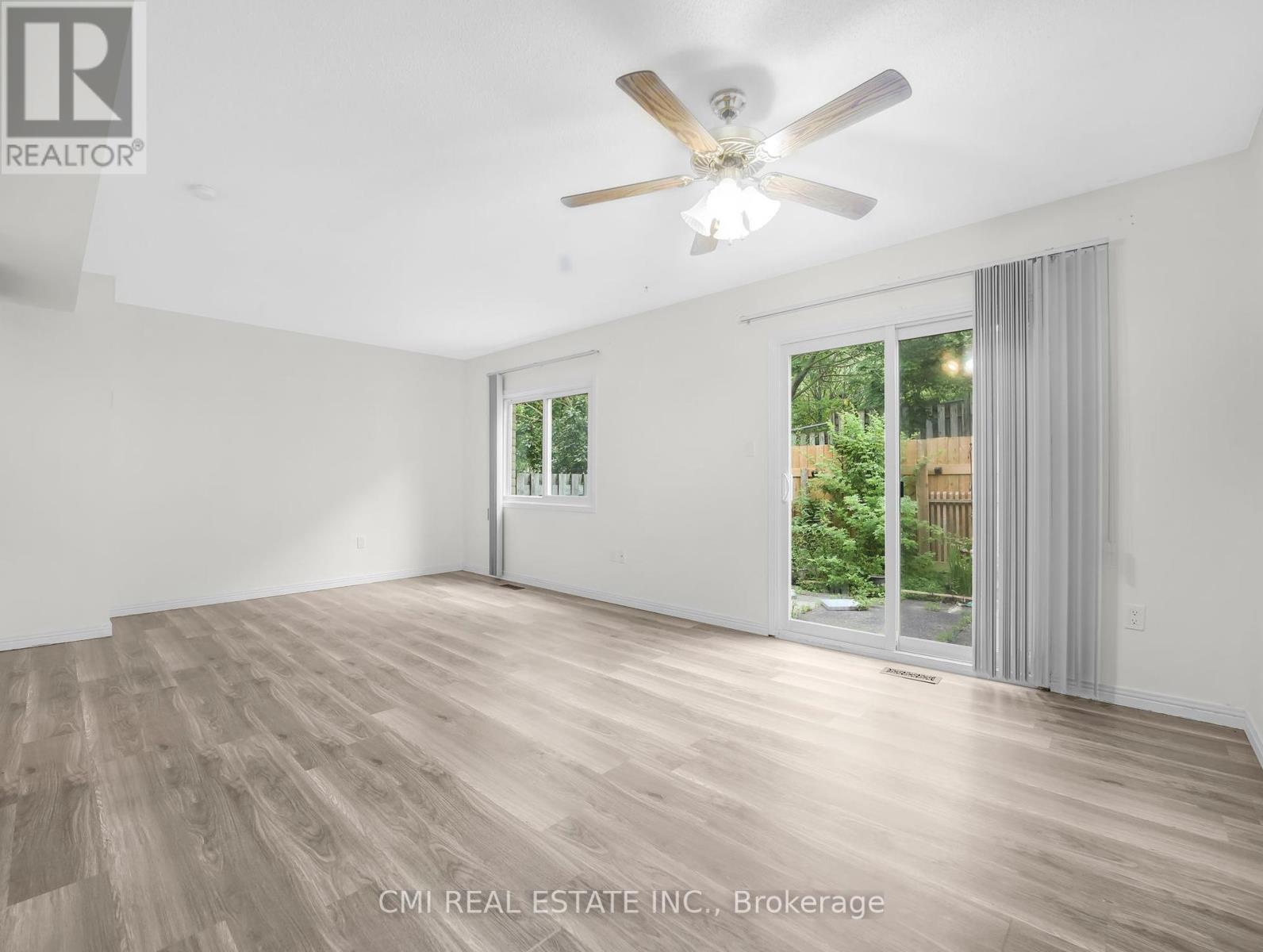 Photo 5 of 24 29 Paulander Drive, Kitchener ON