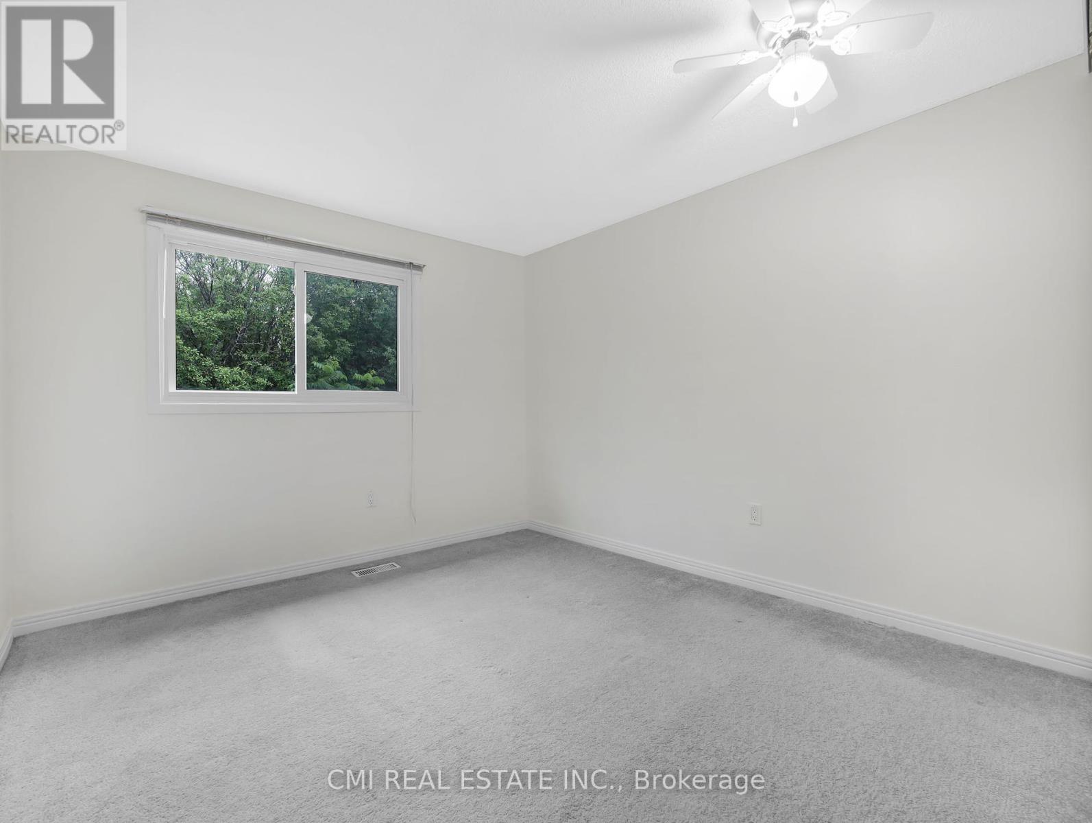 Photo 12 of 24 29 Paulander Drive, Kitchener ON