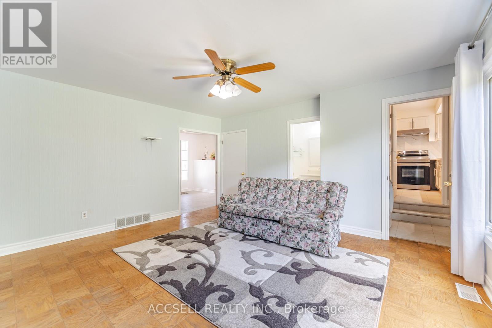 Photo 18 of 4 Tanner Circle, St Catharines ON