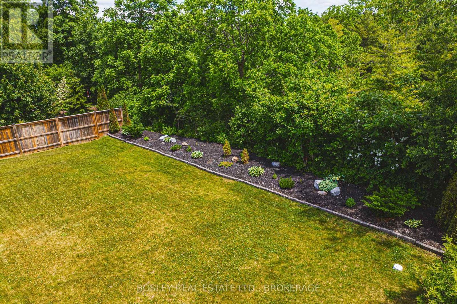 Photo 5 of 32 Philmori Boulevard, Pelham ON