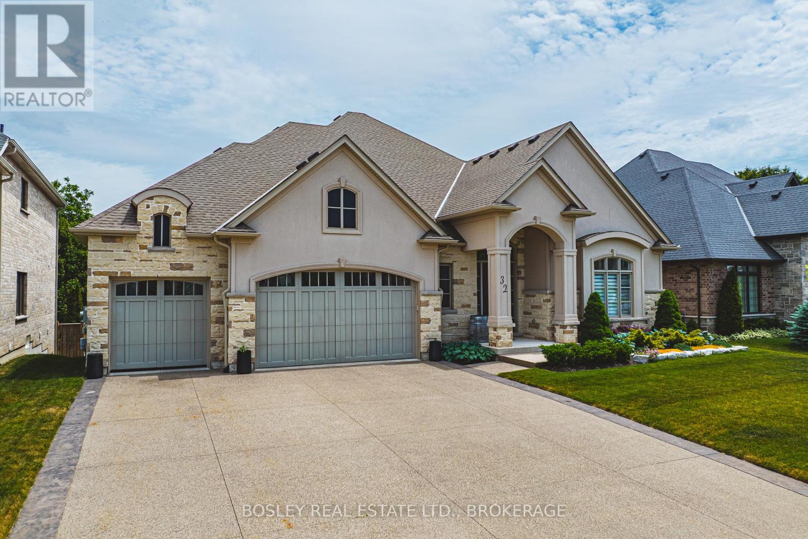 Photo 44 of 32 Philmori Boulevard, Pelham ON