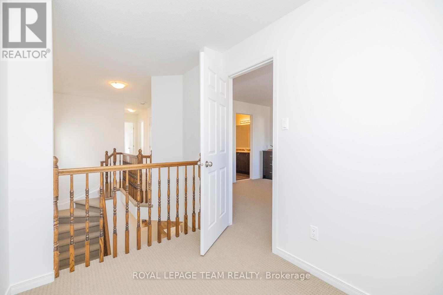 Photo 15 of 209 Macoun Circle, Ottawa ON
