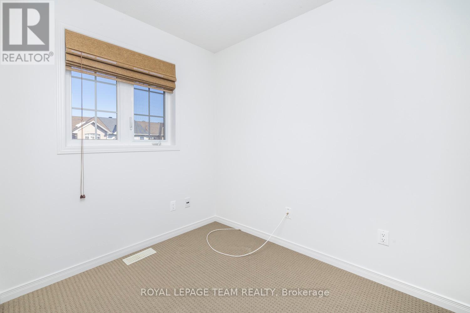 Photo 16 of 209 Macoun Circle, Ottawa ON