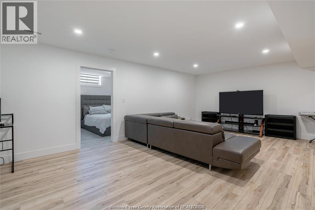 Photo 25 of 13 Summerville Avenue, Leamington ON