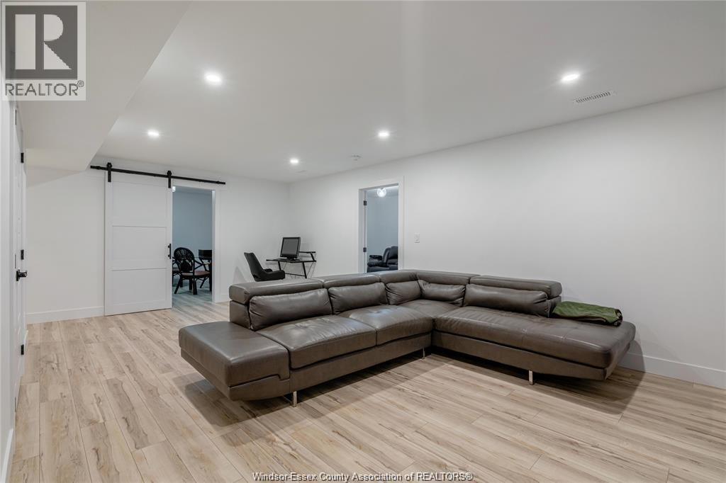 Photo 2 of 13 Summerville Avenue, Leamington ON