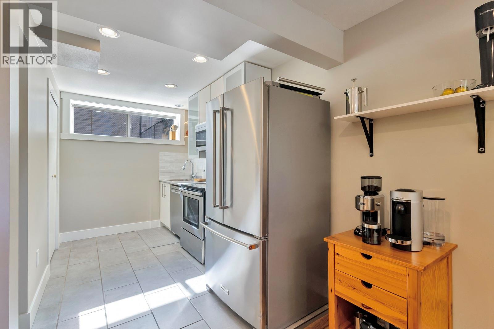 Photo 19 of 1552 Pinehurst Crescent, Kelowna BC