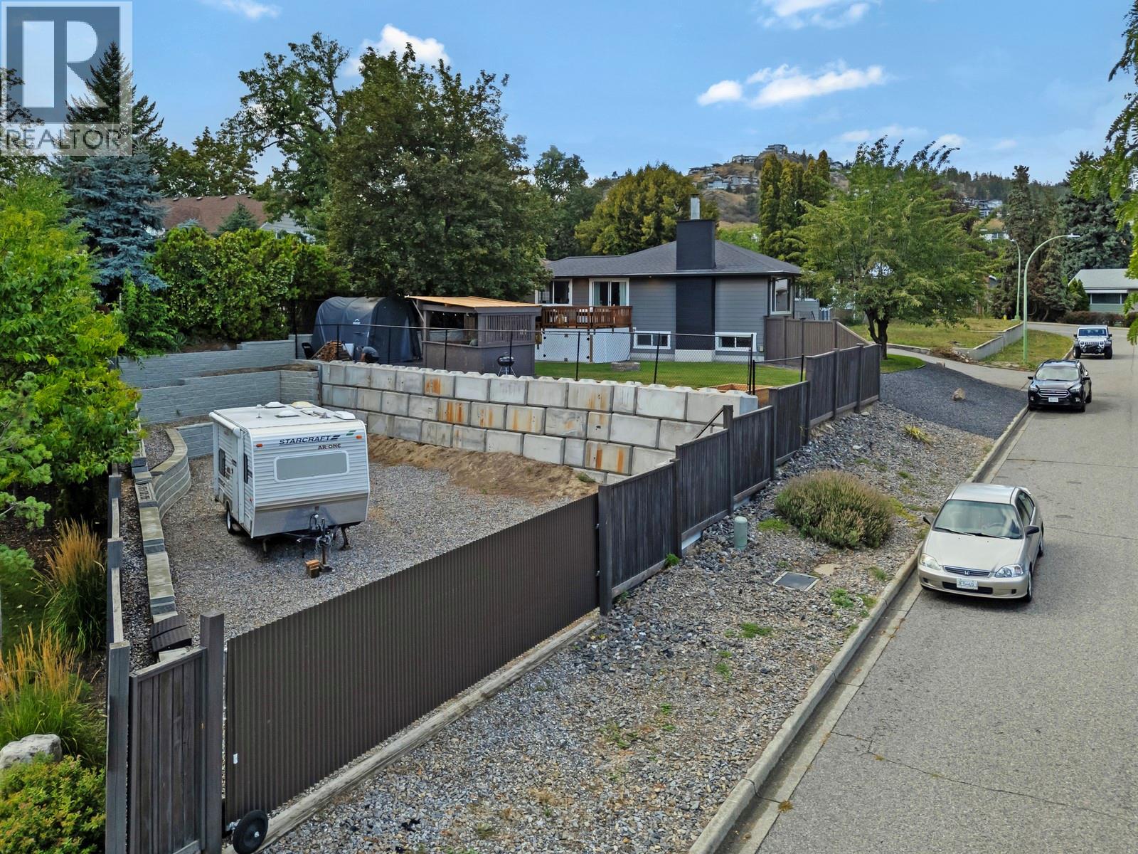 Photo 30 of 1552 Pinehurst Crescent, Kelowna BC