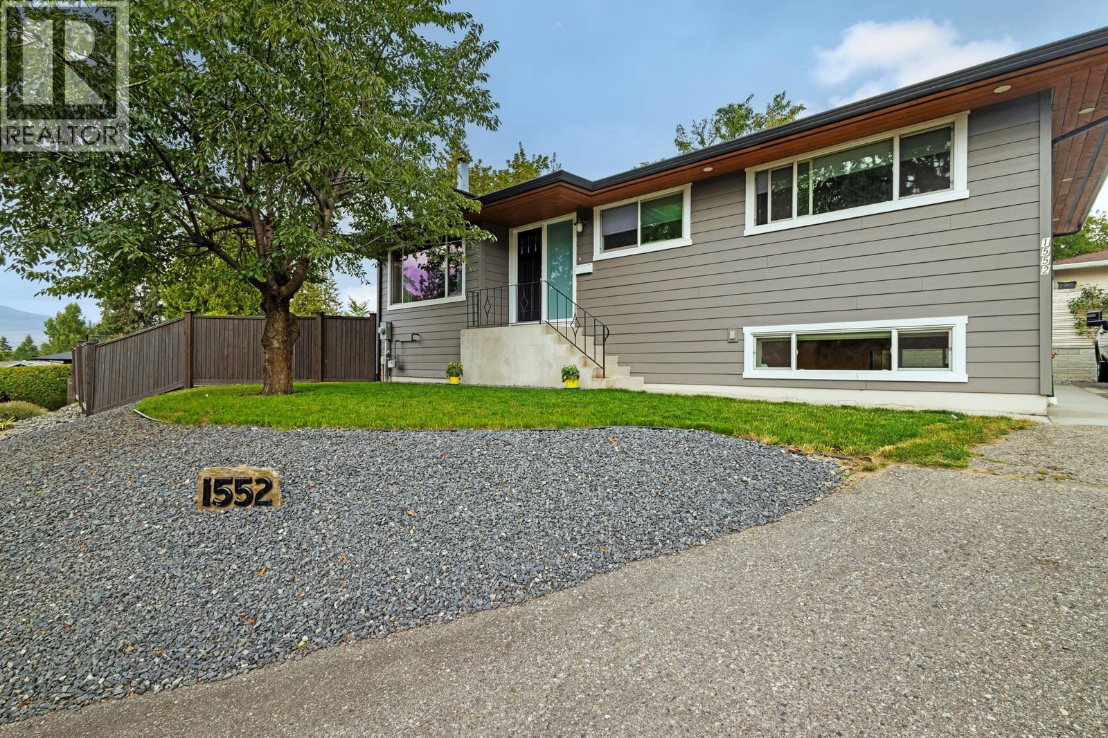 Photo 14 of 1552 Pinehurst Crescent, Kelowna BC