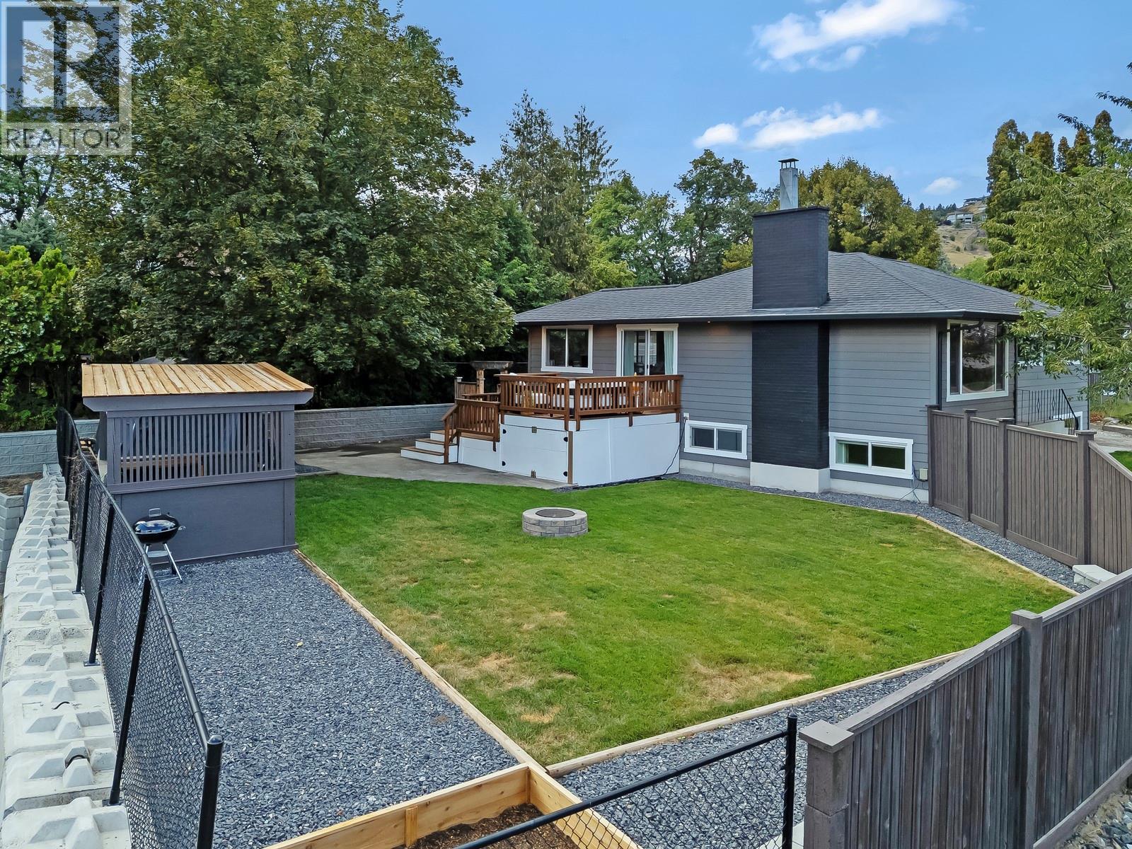 Photo 20 of 1552 Pinehurst Crescent, Kelowna BC