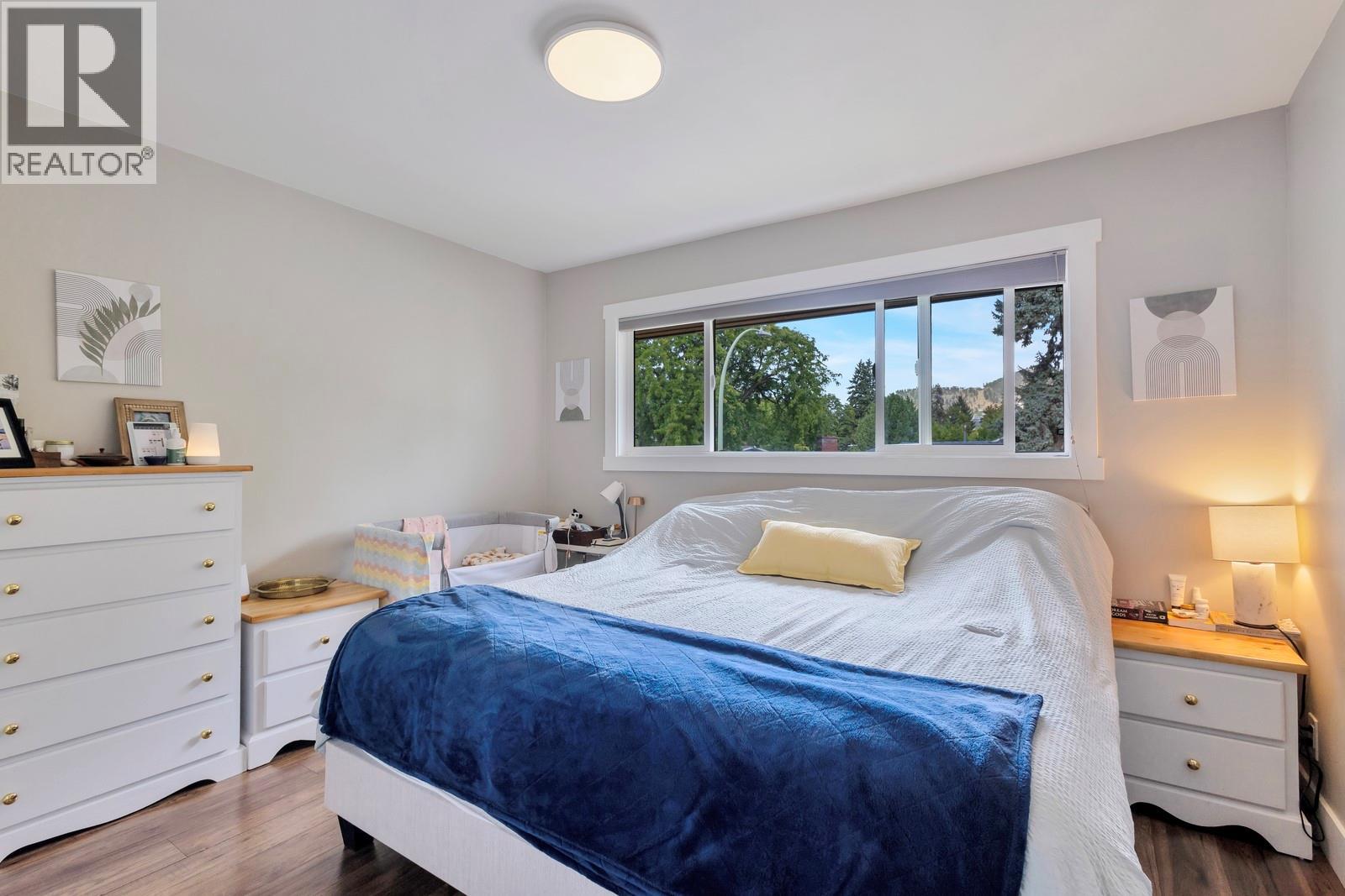 Photo 7 of 1552 Pinehurst Crescent, Kelowna BC