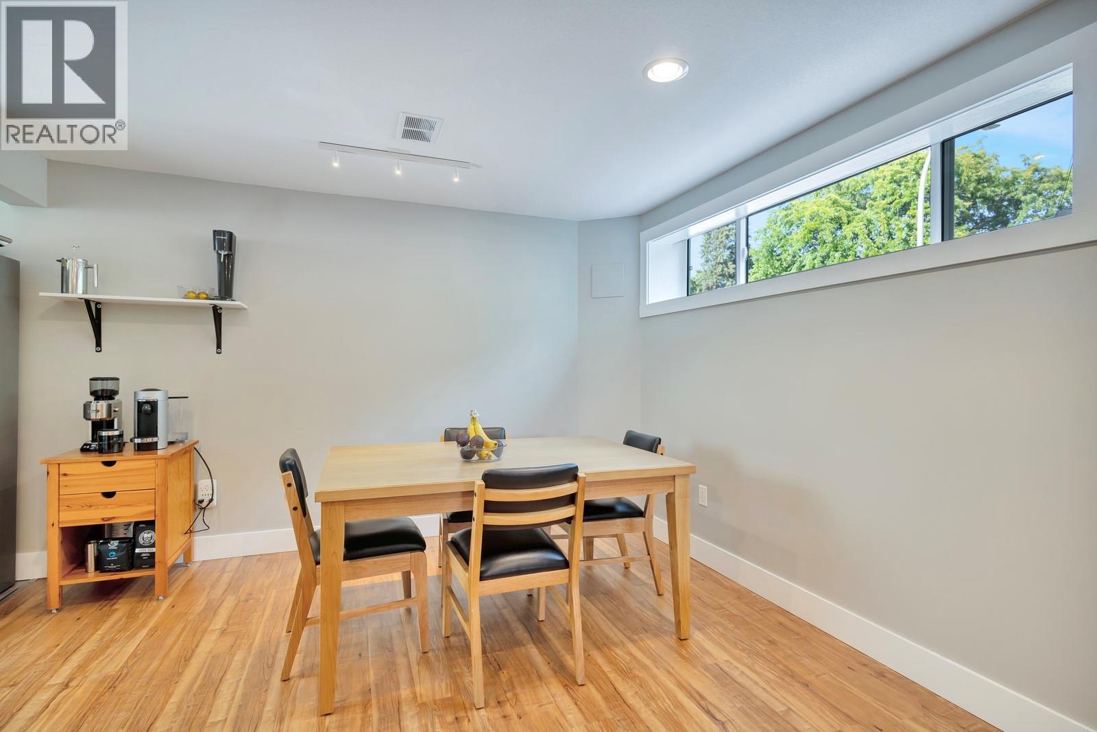 Photo 18 of 1552 Pinehurst Crescent, Kelowna BC