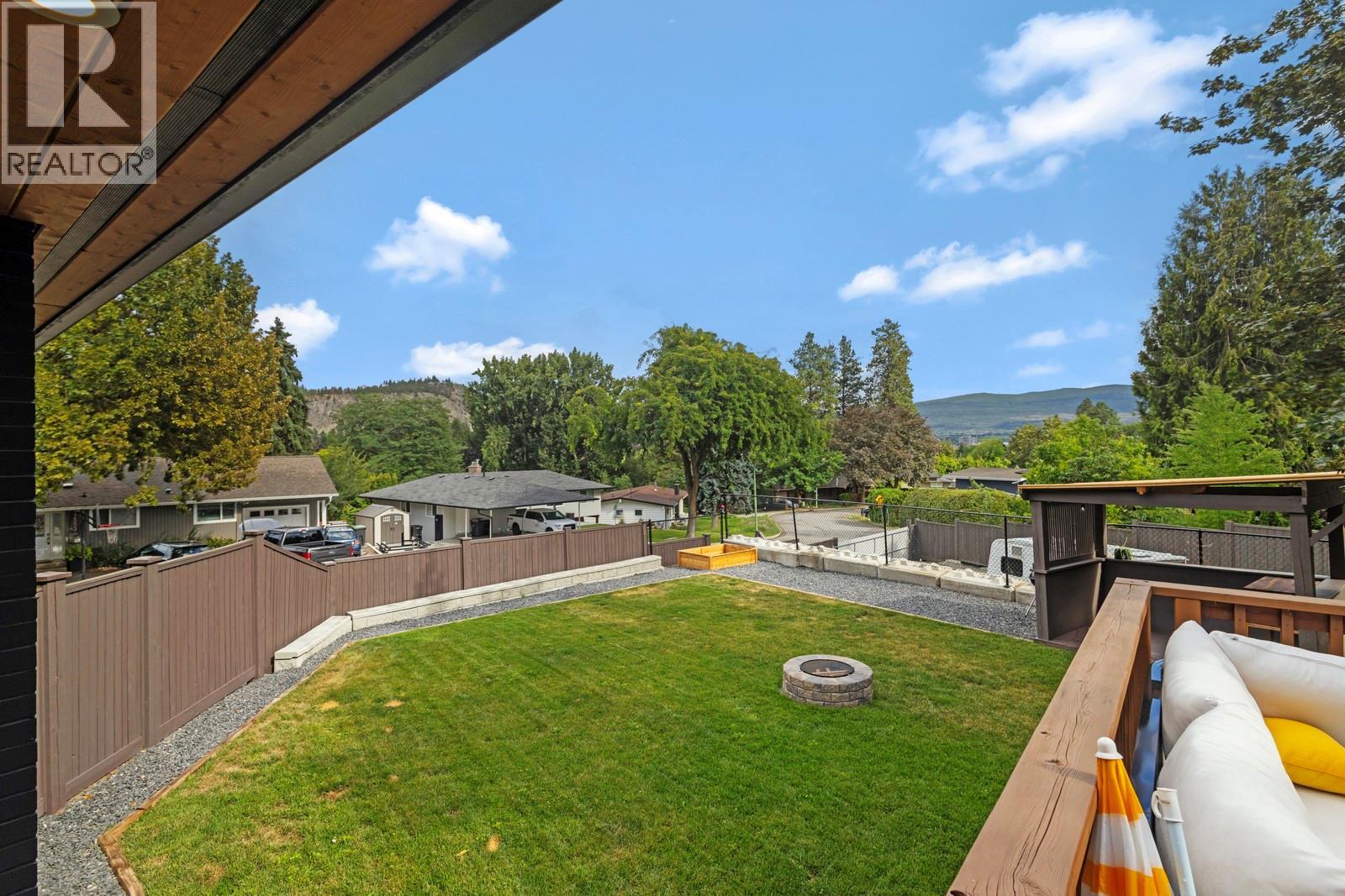Photo 35 of 1552 Pinehurst Crescent, Kelowna BC