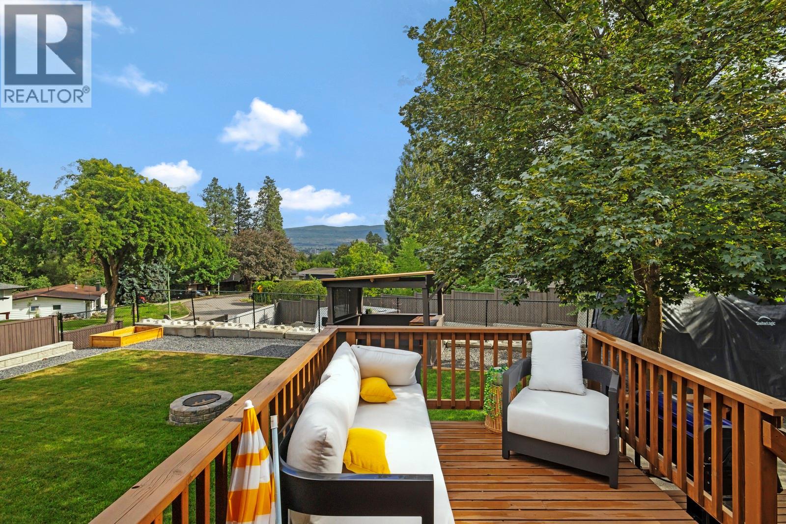 Photo 38 of 1552 Pinehurst Crescent, Kelowna BC