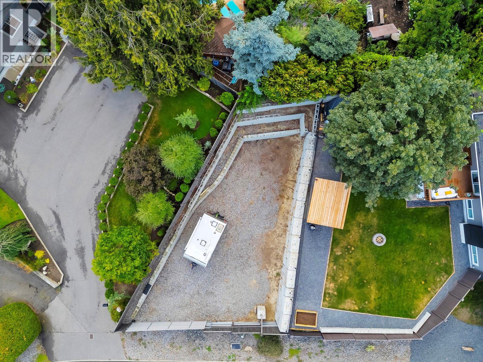 Photo 41 of 1552 Pinehurst Crescent, Kelowna BC