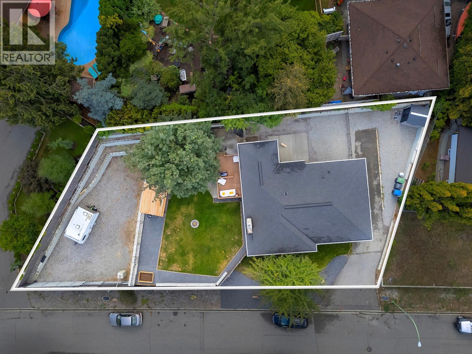 Photo 27 of 1552 Pinehurst Crescent, Kelowna BC
