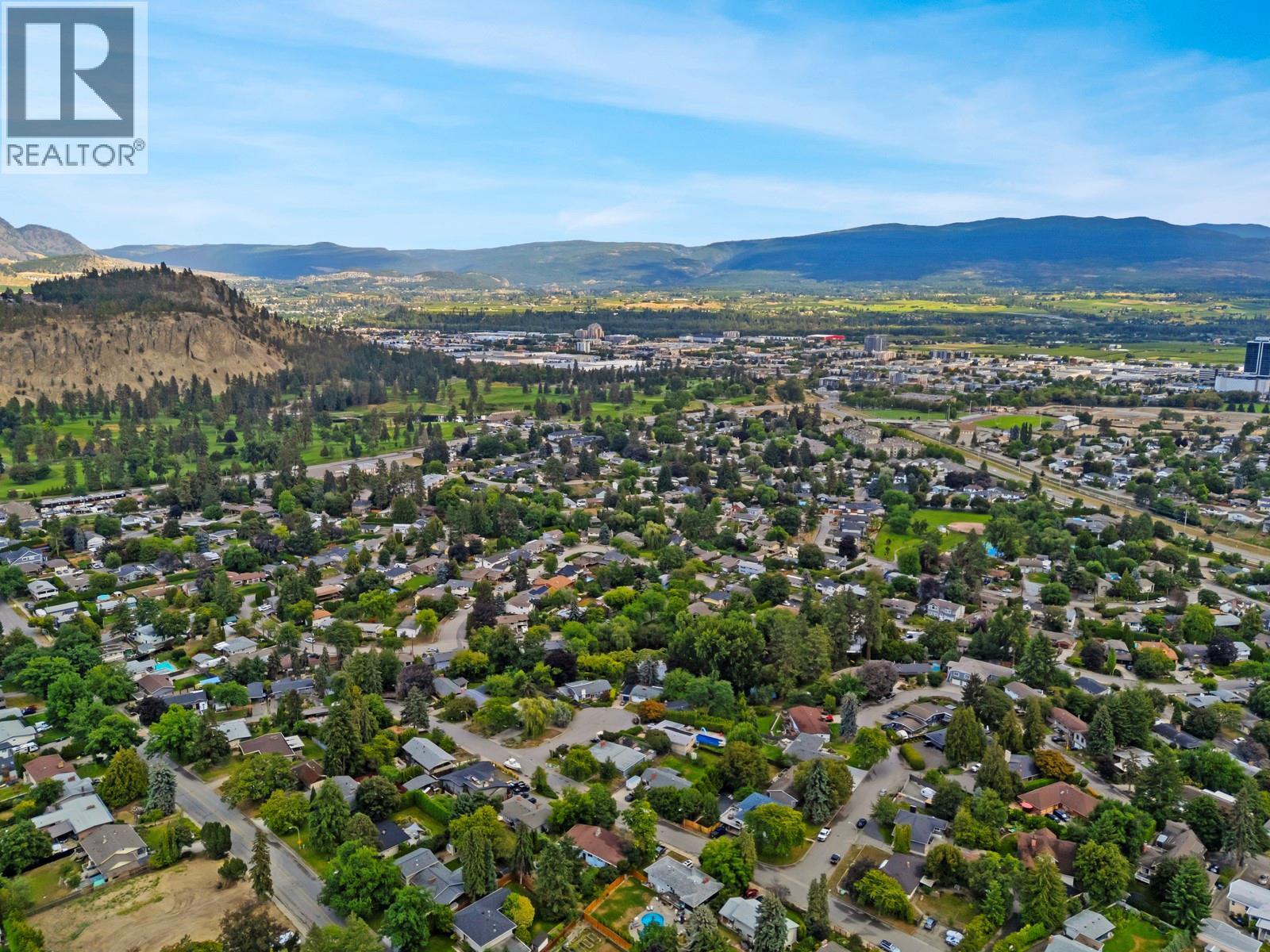 Photo 10 of 1552 Pinehurst Crescent, Kelowna BC