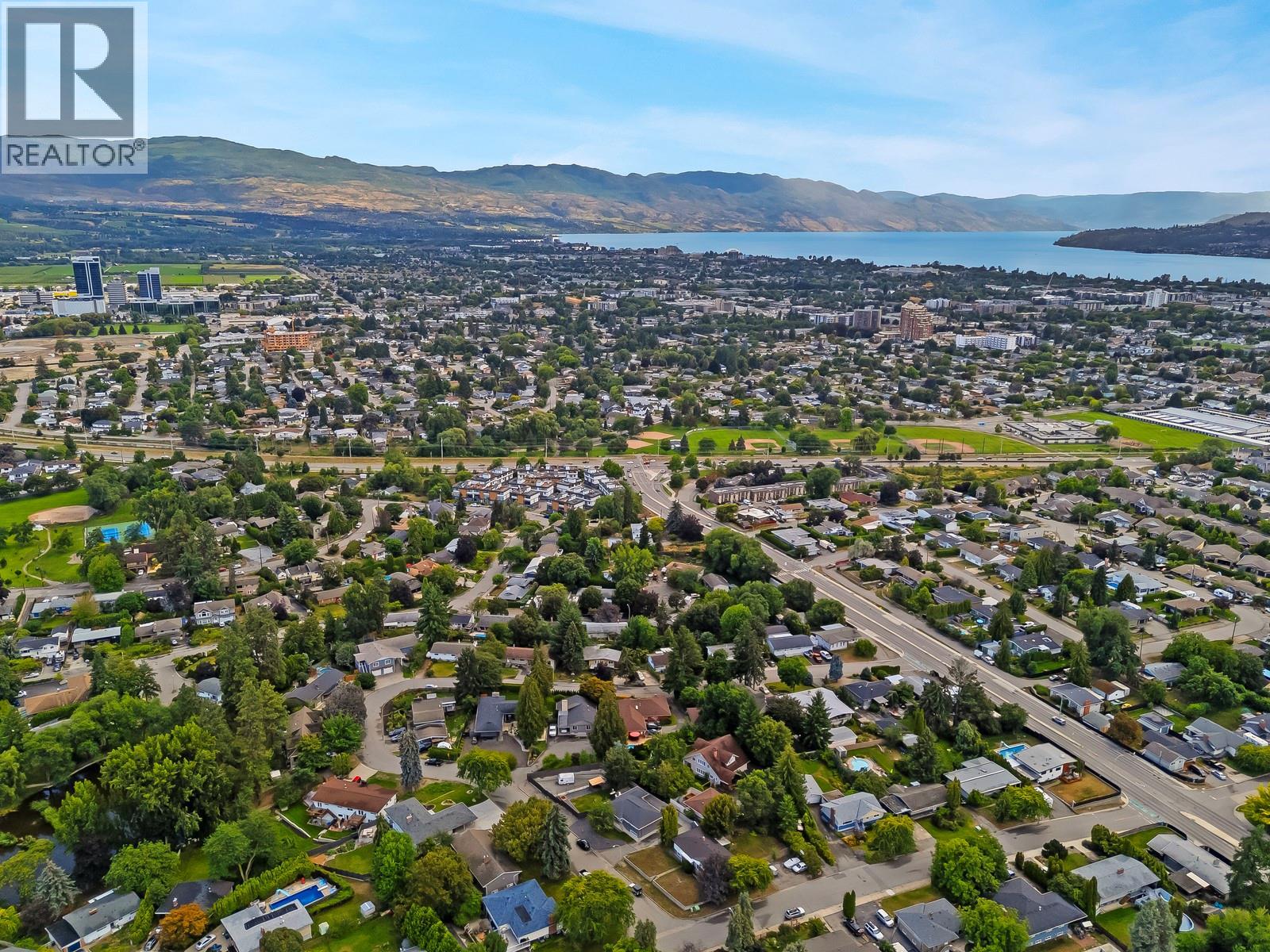 Photo 34 of 1552 Pinehurst Crescent, Kelowna BC