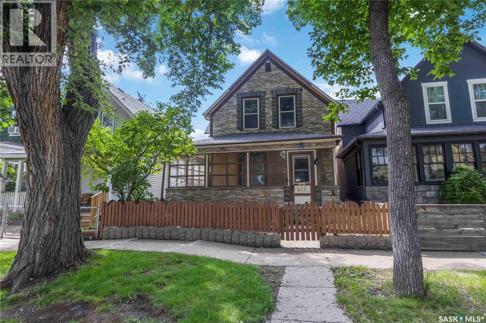 Photo 8 of 615 G Avenue S, Saskatoon SK