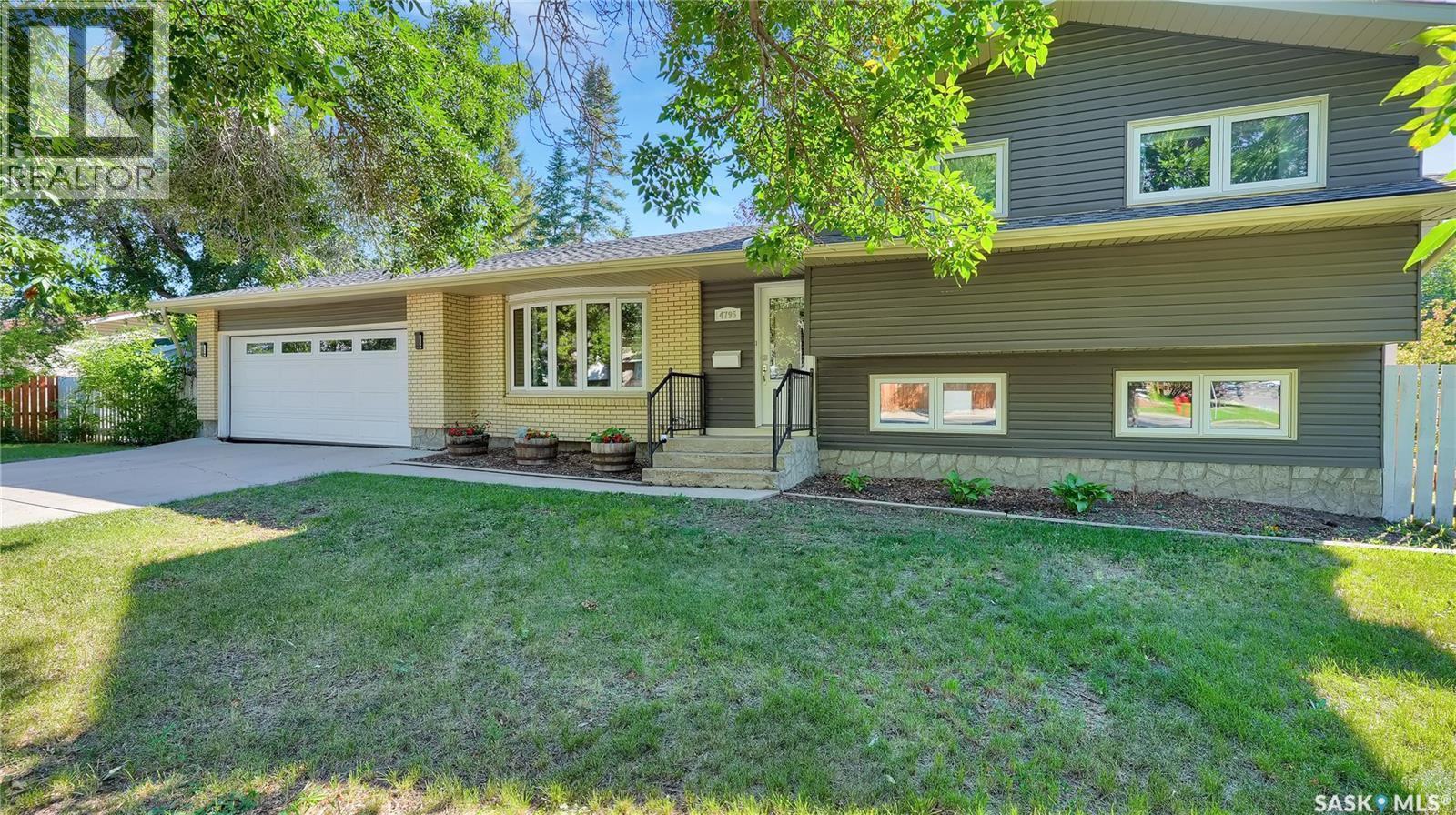 Single Family House for Sale in  Queen STREET Regina 