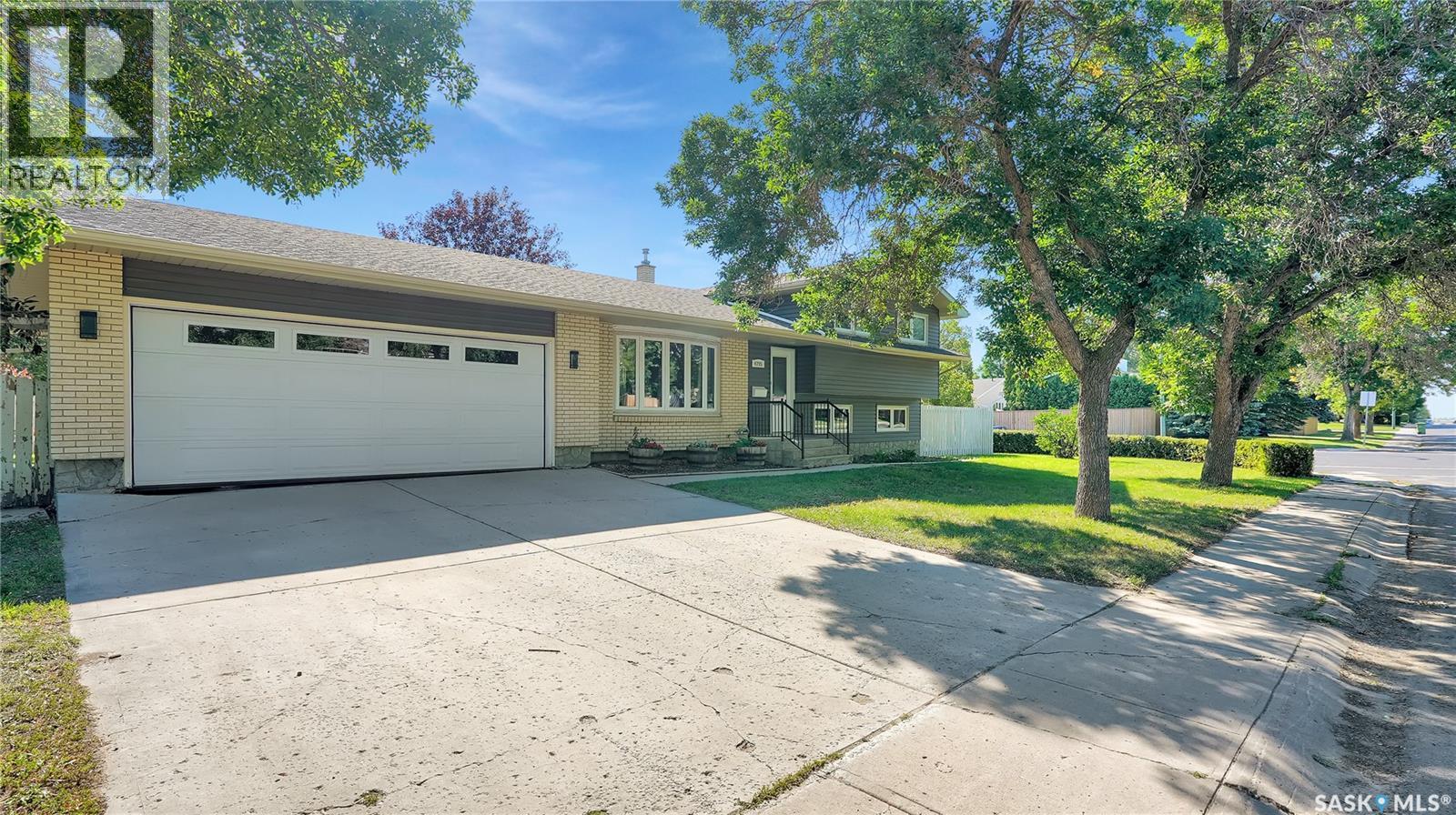 Single Family House for Sale in  Queen STREET Regina 