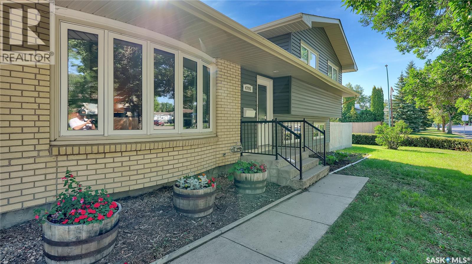 Single Family House for Sale in  Queen STREET Regina 