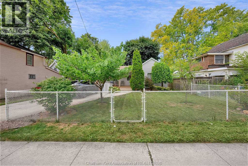 Photo 45 of 185 Thames Street, Chatham ON