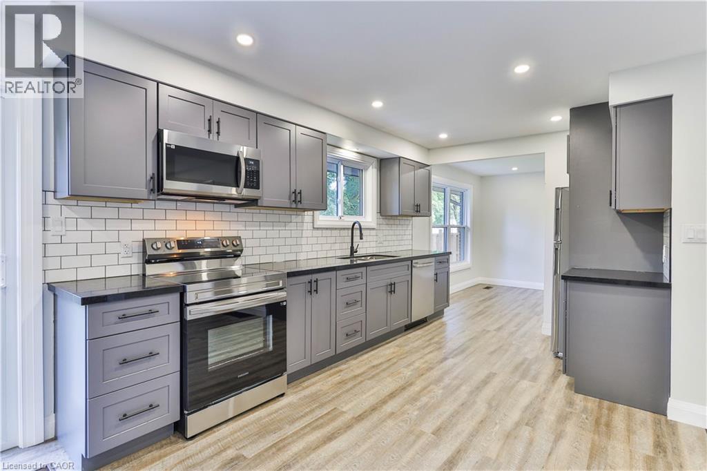 Photo 18 of 22 Atwood Crescent, Simcoe ON