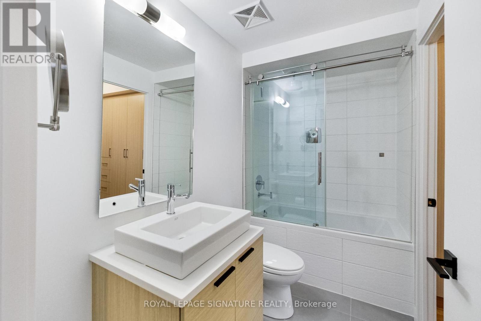 Photo 13 of 614 138 Princess Street, Toronto ON