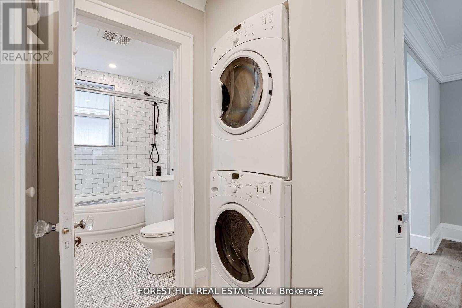 Photo 4 of Upper 8 Poplar Plains Crescent, Toronto ON