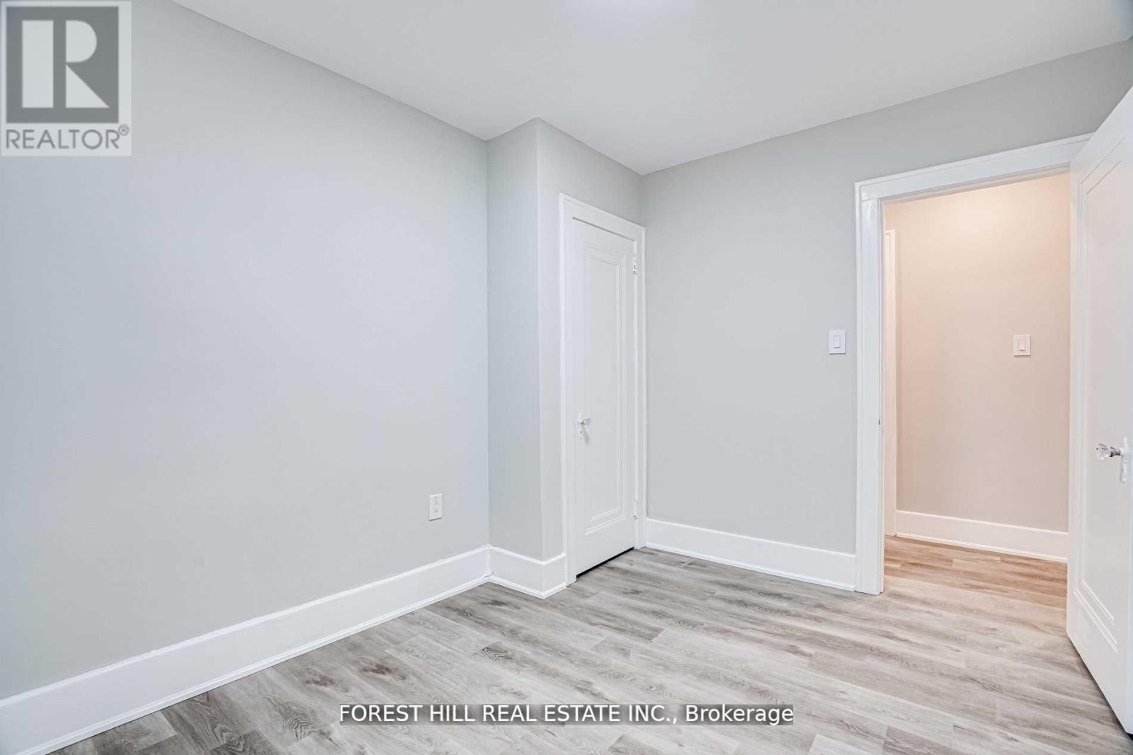 Photo 6 of Upper 8 Poplar Plains Crescent, Toronto ON
