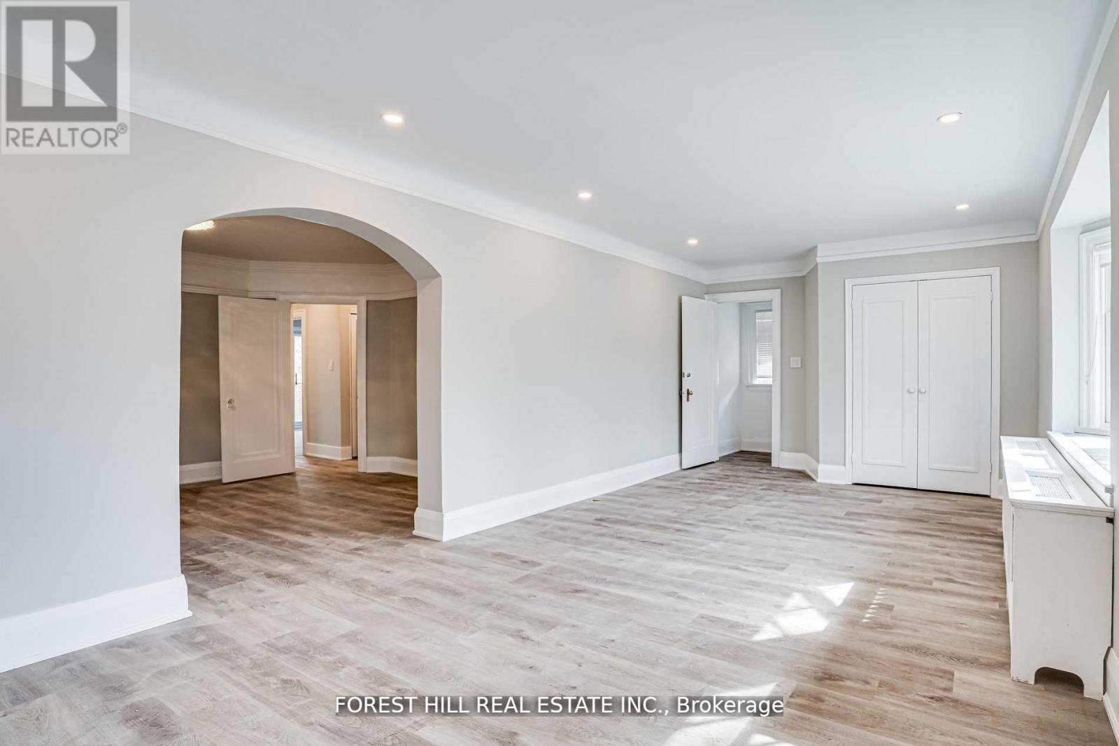 Photo 23 of Upper 8 Poplar Plains Crescent, Toronto ON