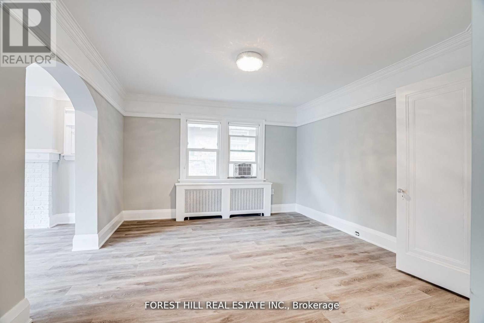 Photo 3 of Upper 8 Poplar Plains Crescent, Toronto ON