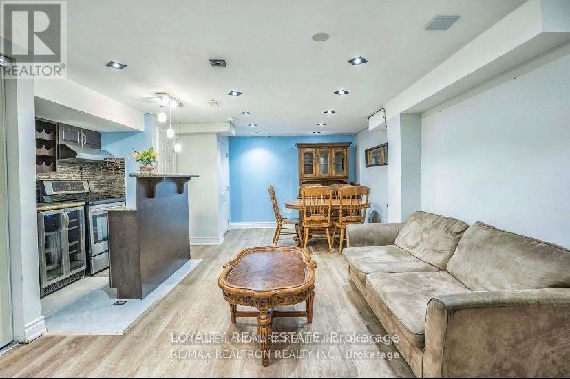 Photo 7 of 331 Chartland Boulevard S, Toronto ON