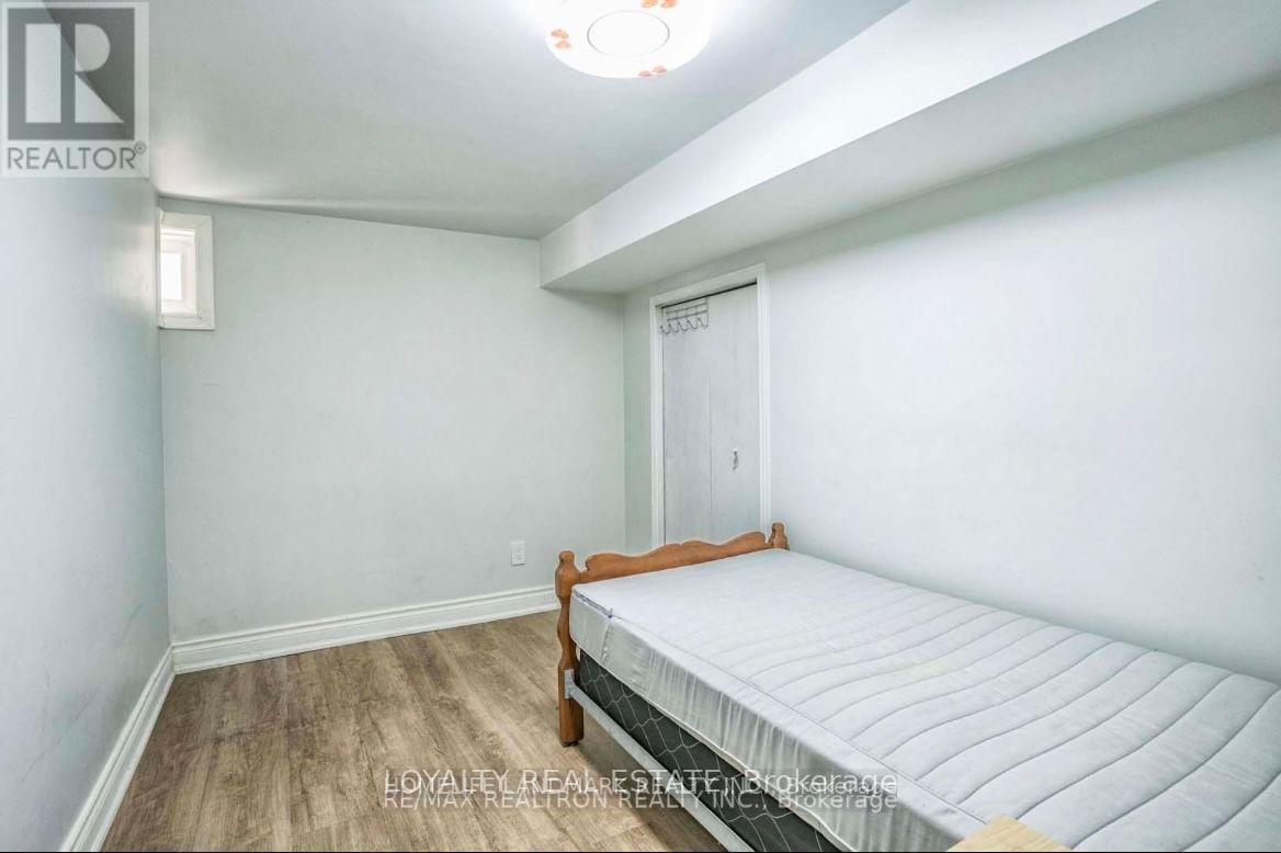 Photo 4 of 331 Chartland Boulevard S, Toronto ON