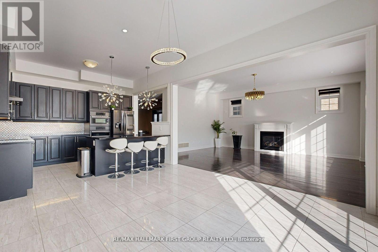 Photo 11 of 329 Windfields Farm Drive W, Oshawa ON