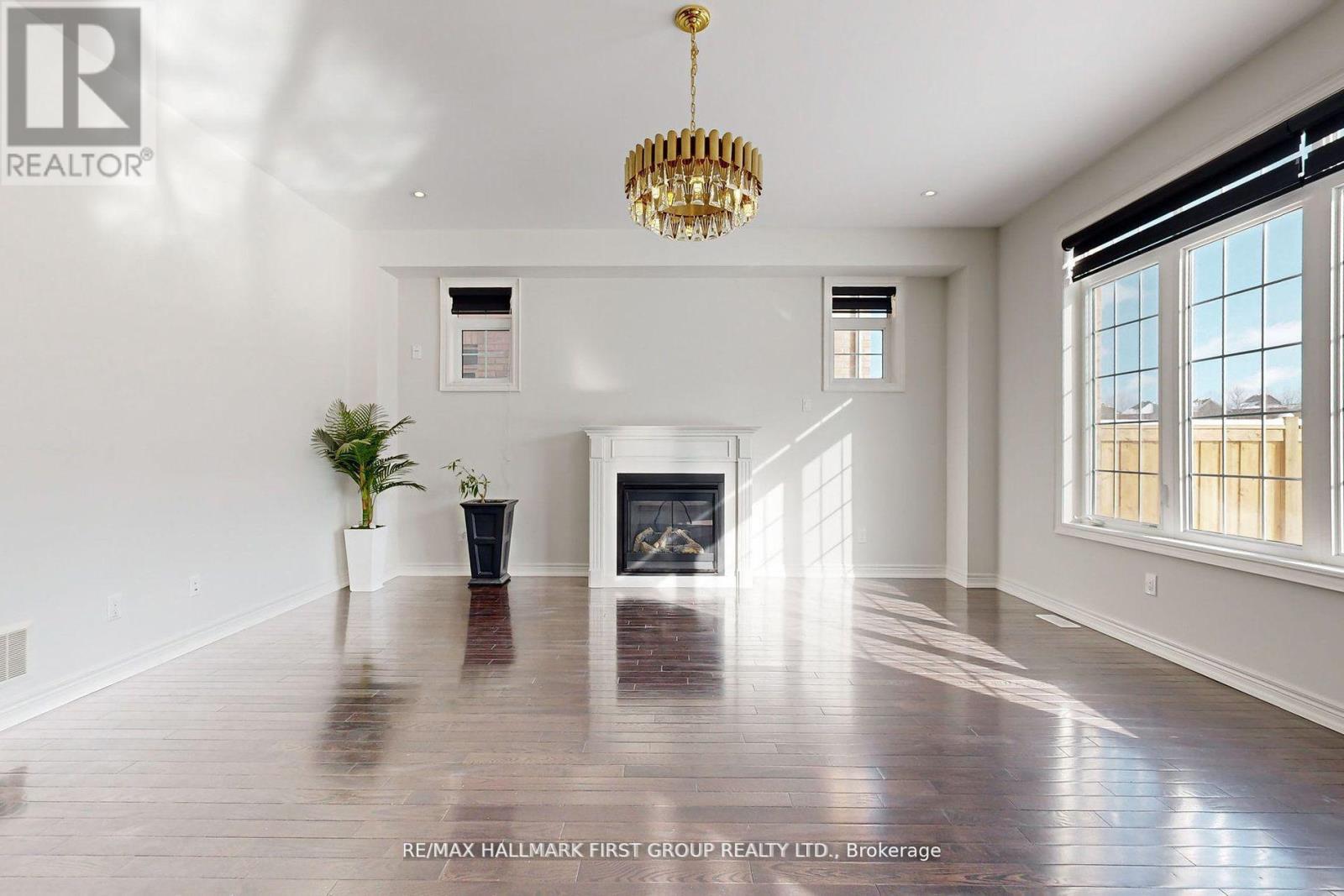Photo 12 of 329 Windfields Farm Drive W, Oshawa ON