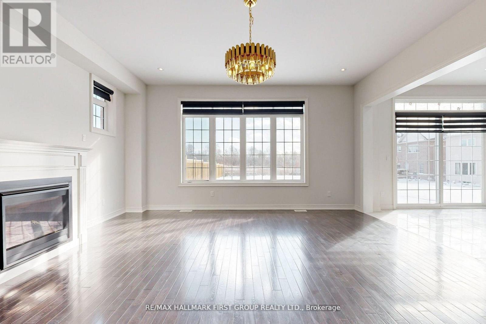Photo 24 of 329 Windfields Farm Drive W, Oshawa ON