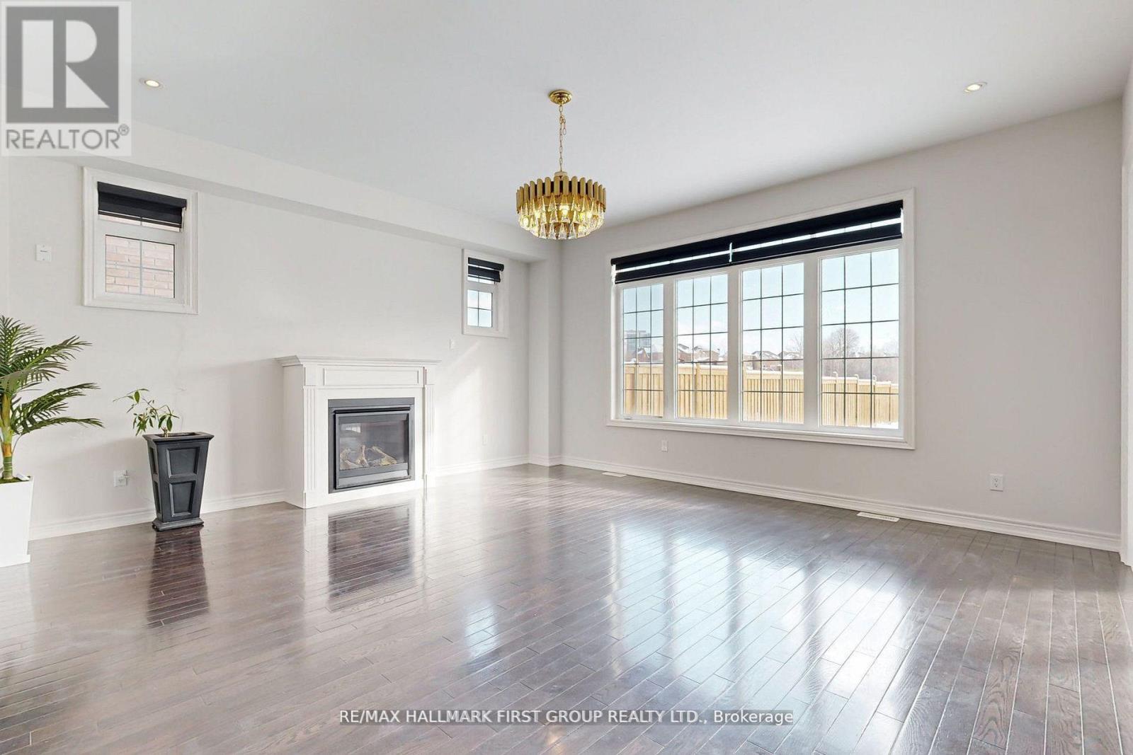 Photo 33 of 329 Windfields Farm Drive W, Oshawa ON