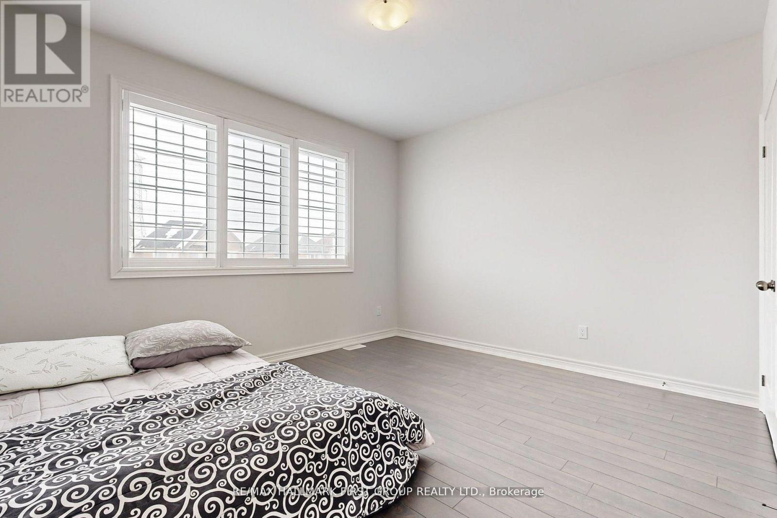 Photo 25 of 329 Windfields Farm Drive W, Oshawa ON
