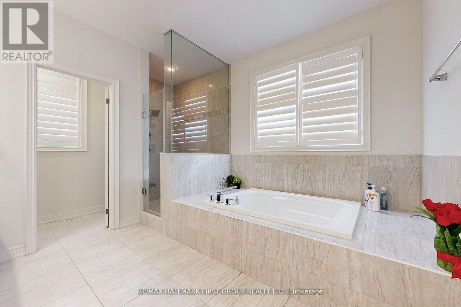 Photo 28 of 329 Windfields Farm Drive W, Oshawa ON