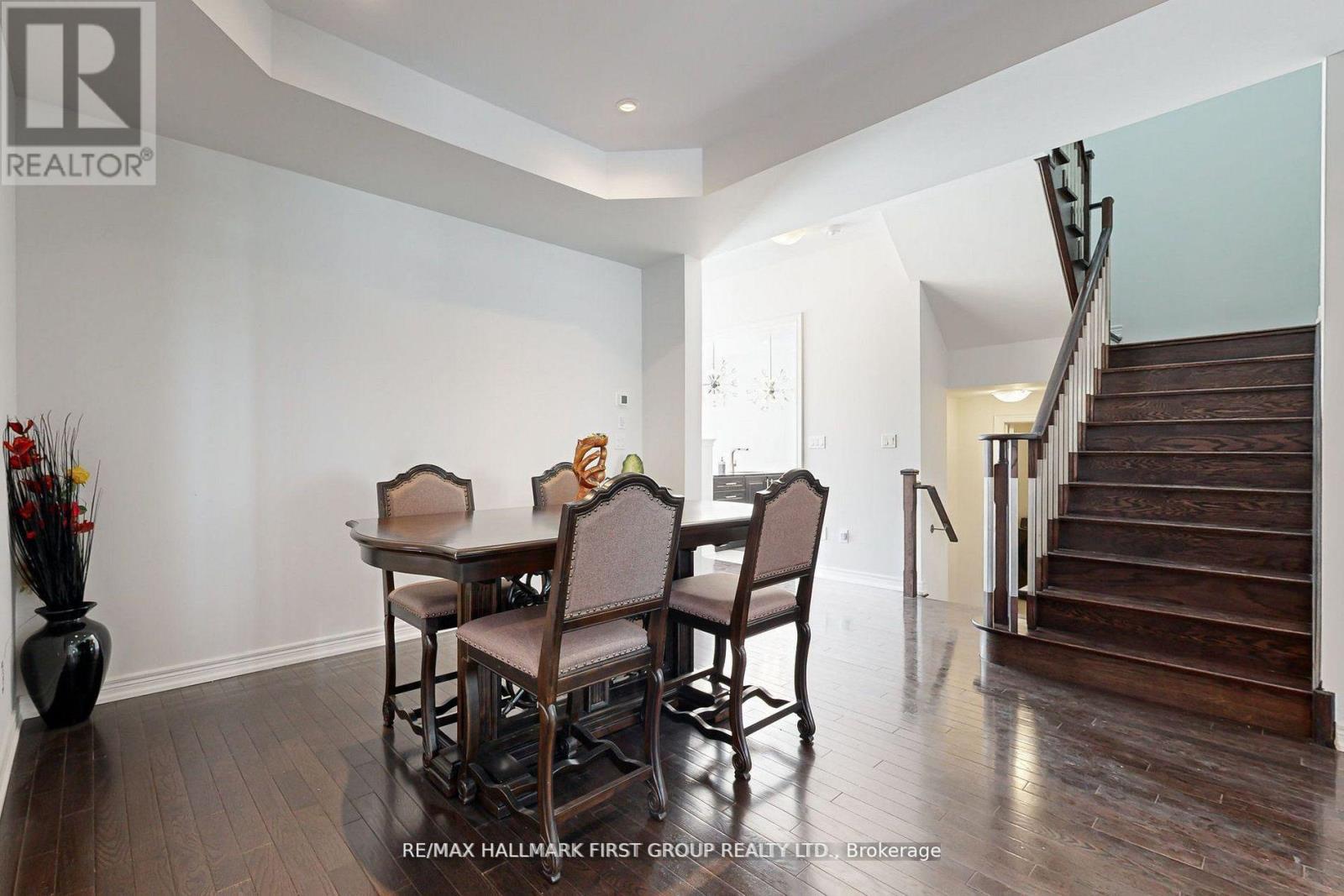 Photo 18 of 329 Windfields Farm Drive W, Oshawa ON