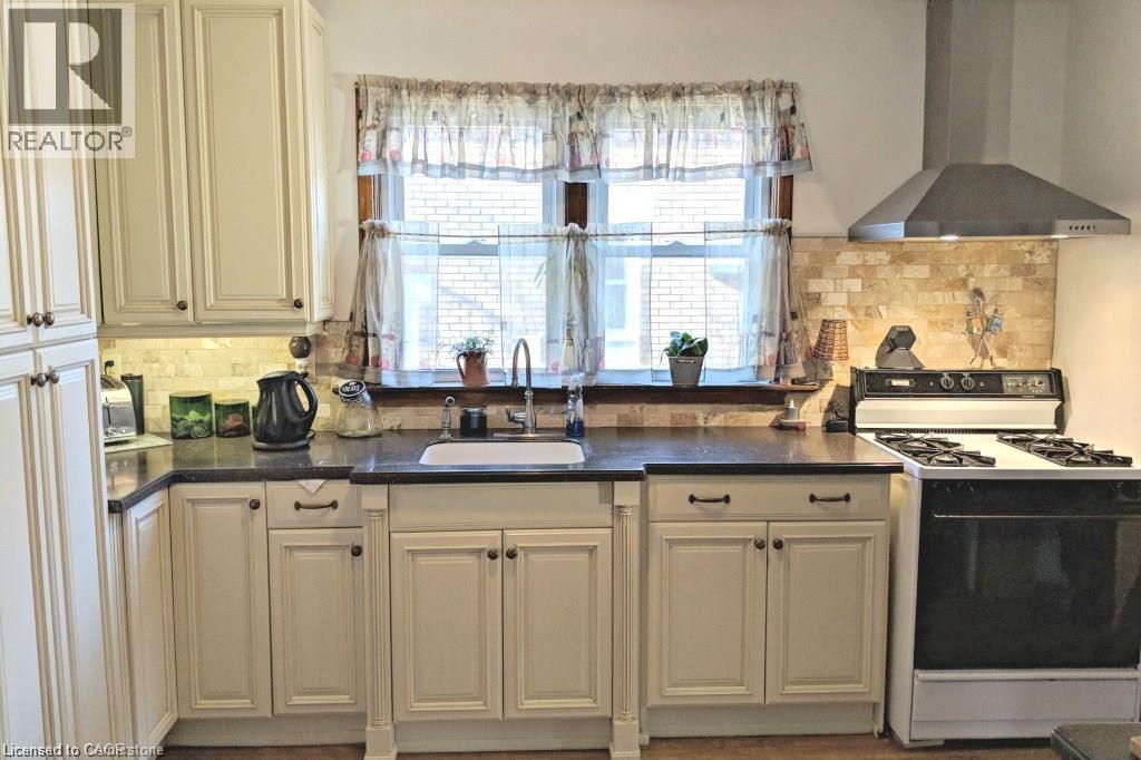 Photo 4 of 320 Guelph Street, Kitchener ON