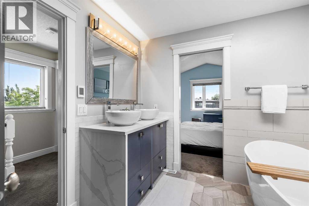 Photo 8 of 2236 33 Street Sw, Calgary AB