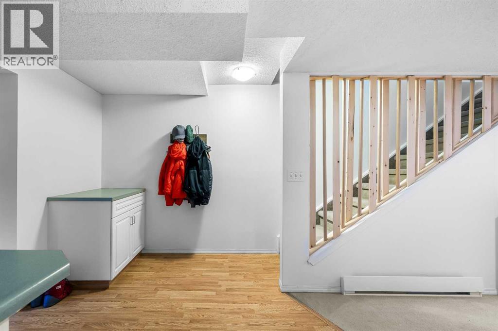 Photo 33 of 2236 33 Street Sw, Calgary AB