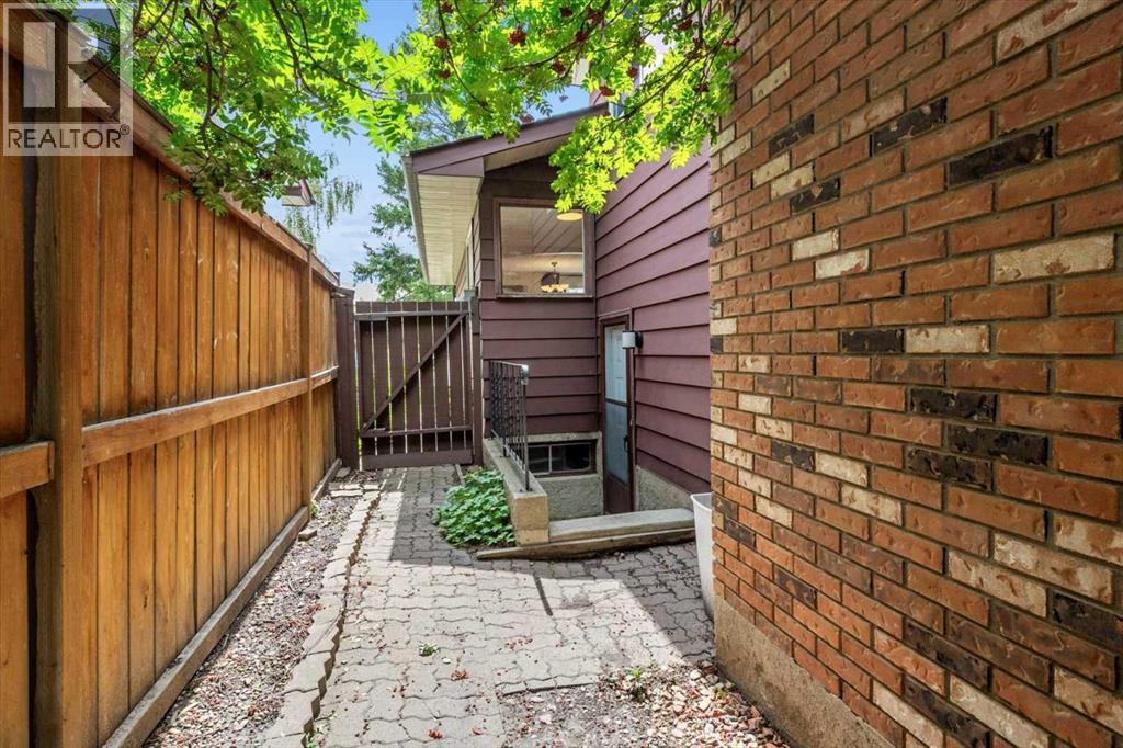 Photo 9 of 40 Bergen Place Nw, Calgary AB
