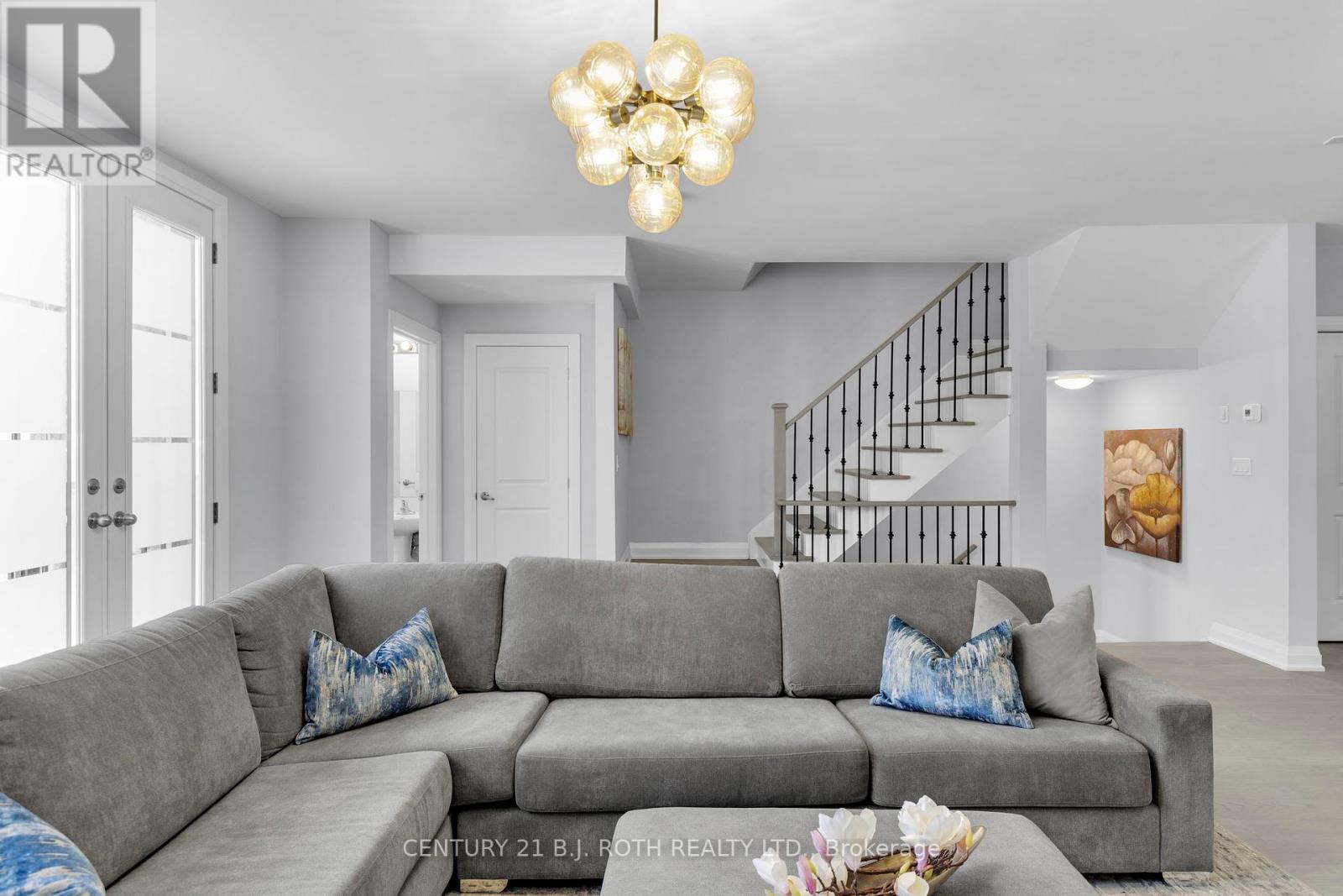 Photo 12 of 23 260 Eagle Street, Newmarket ON