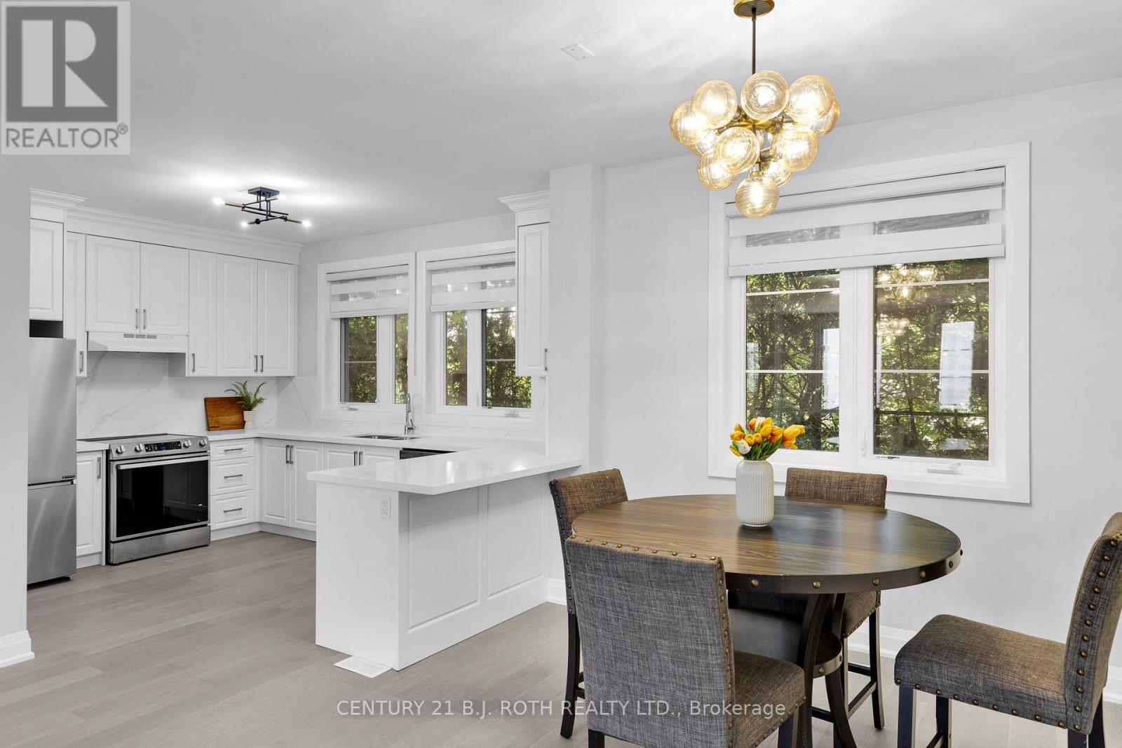 Photo 13 of 23 260 Eagle Street, Newmarket ON