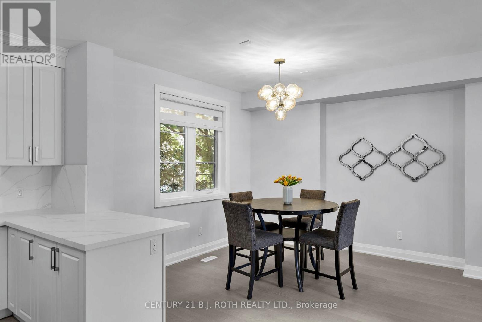 Photo 17 of 23 260 Eagle Street, Newmarket ON